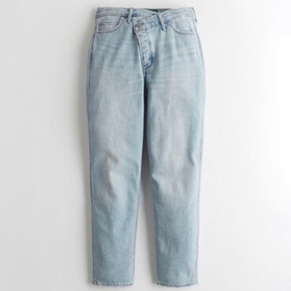 Ultra High-Rise Mom Jeans
646635275